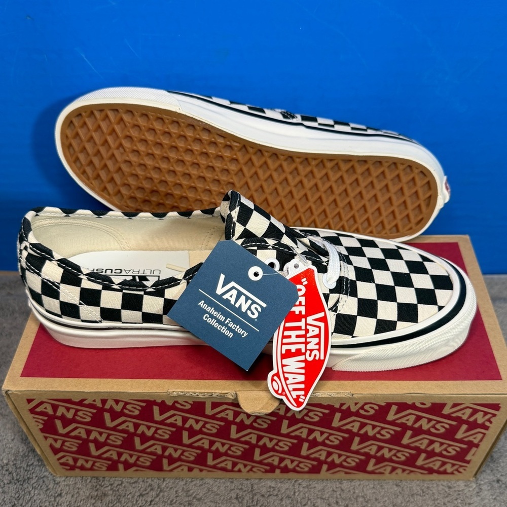 Vans authentic 44 DX
BRAND NEW - Picture 2 of 7
